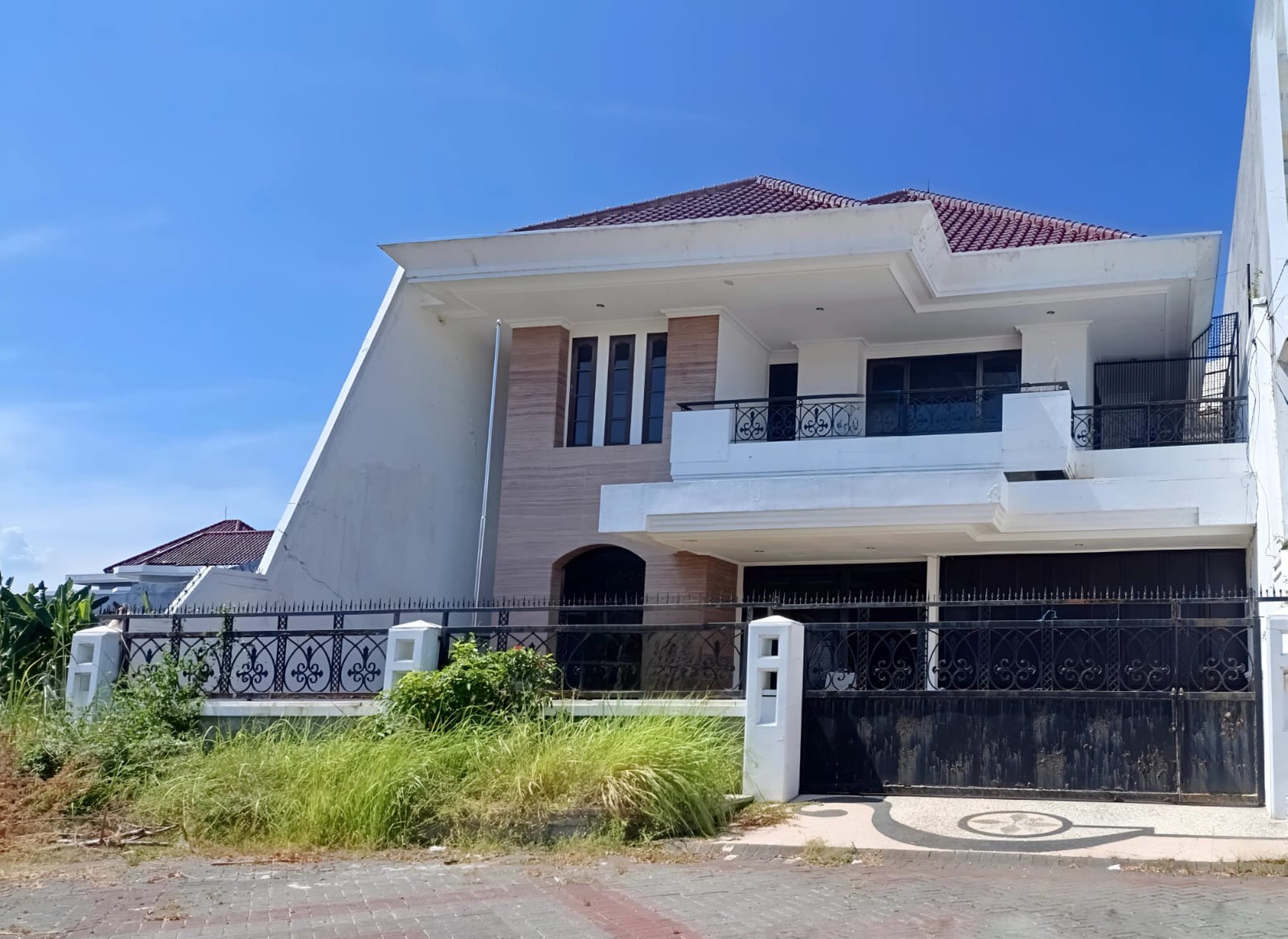Rumah Luas 2½ Lantai dengan Bonus Spesial di Araya