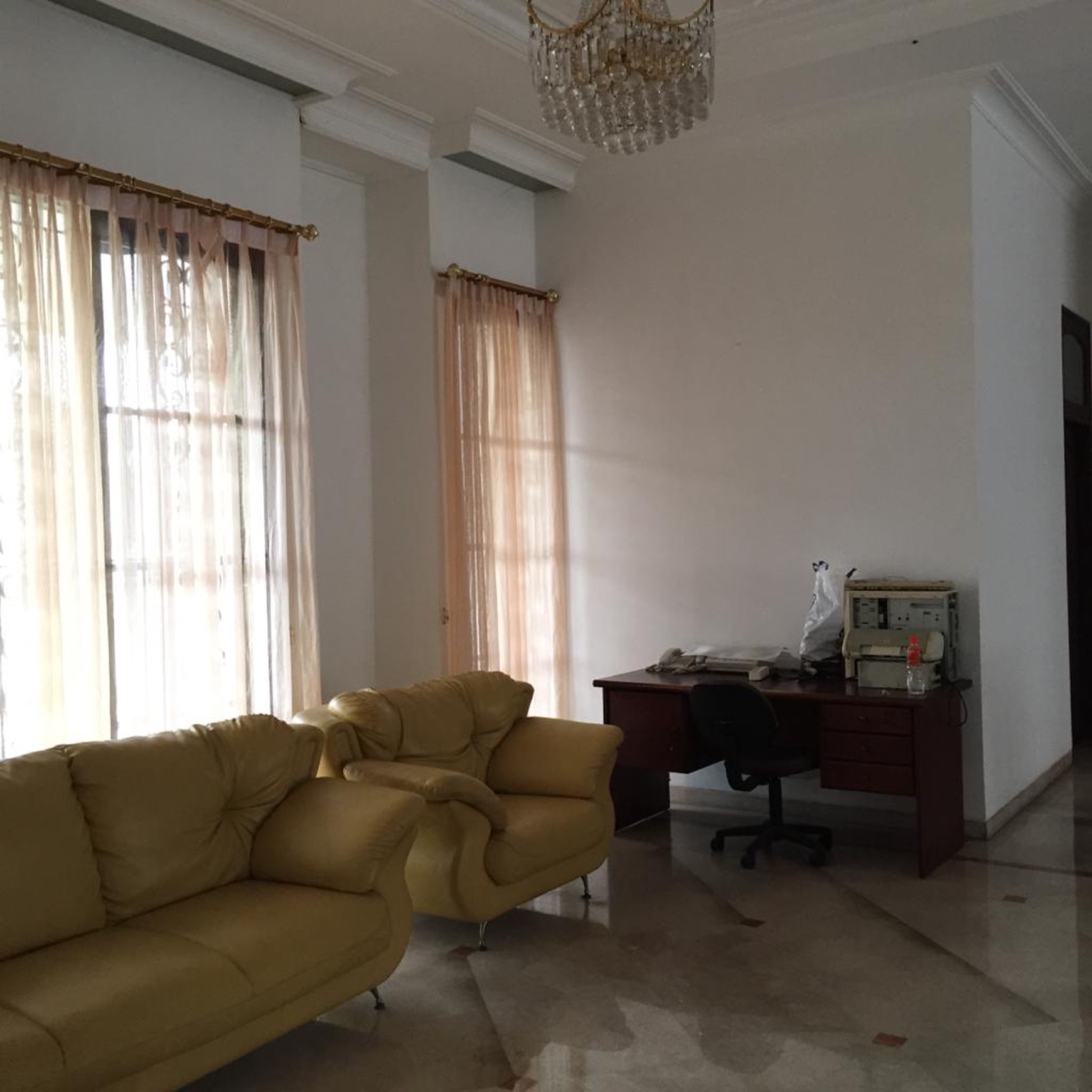 Rumah Luas 2½ Lantai dengan Bonus Spesial di Araya