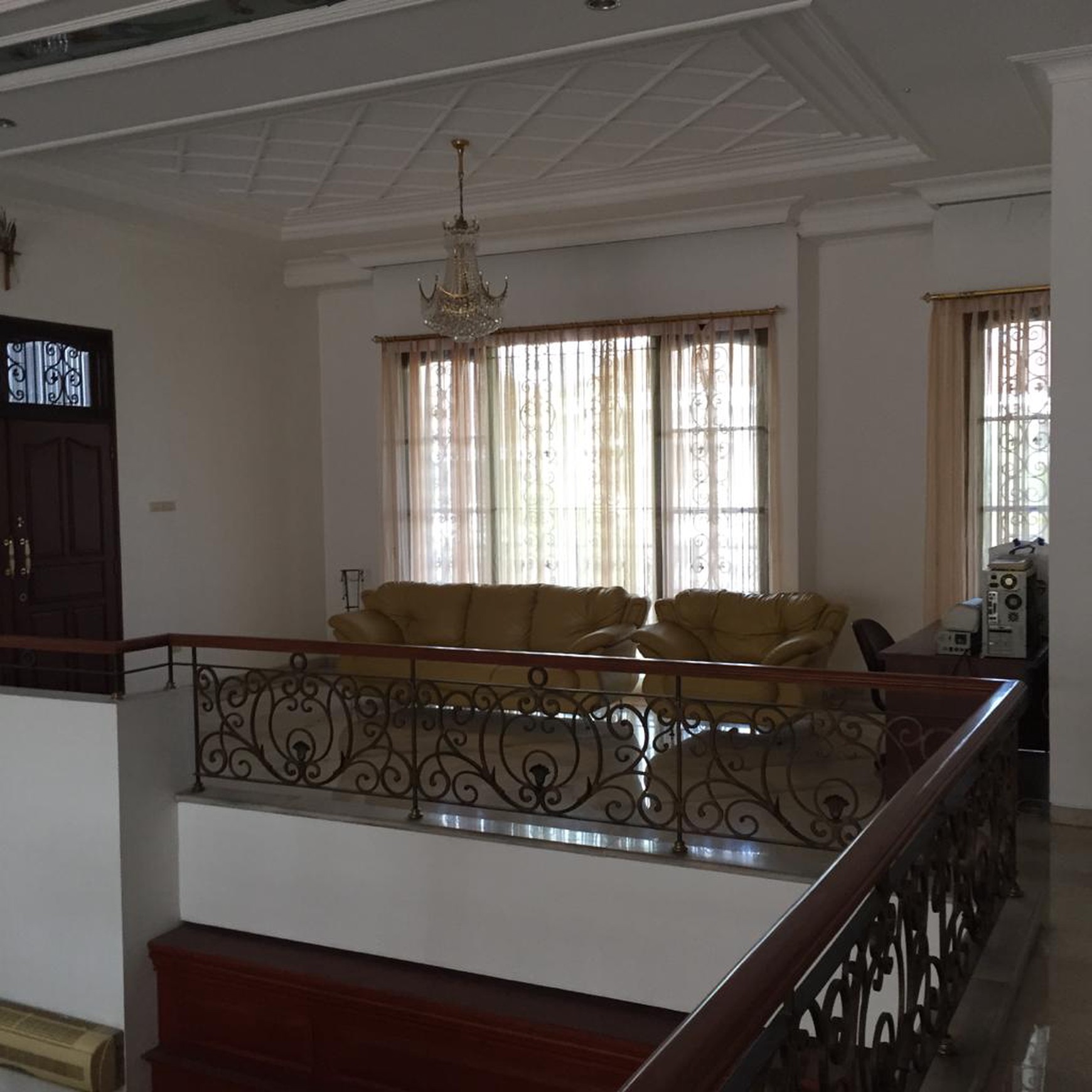 Rumah Luas 2½ Lantai dengan Bonus Spesial di Araya