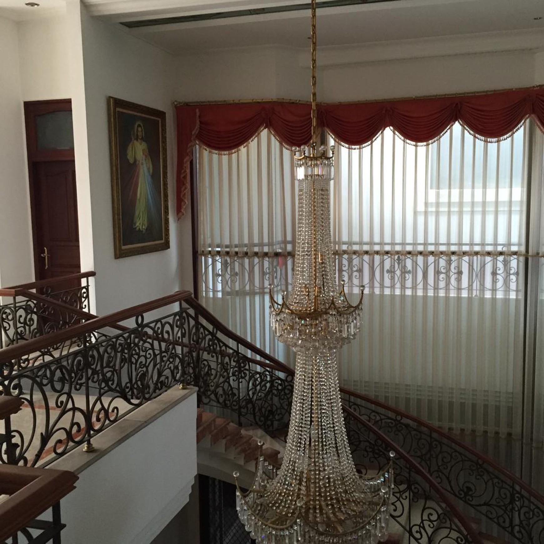 Rumah Luas 2½ Lantai dengan Bonus Spesial di Araya