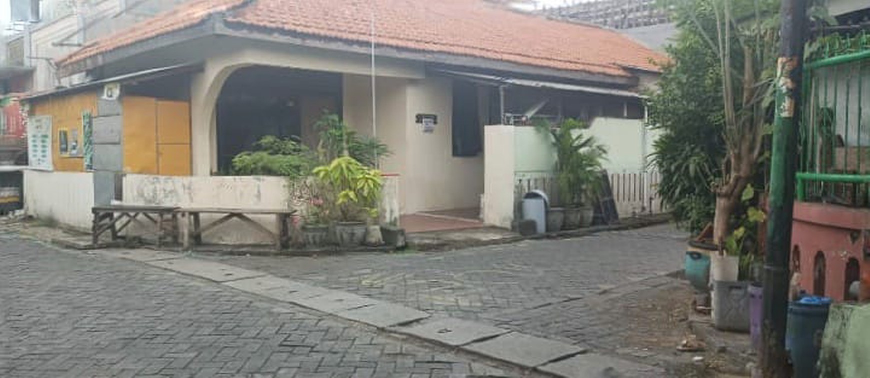 Rumah Hook 100 Meter Dari Jalan Raya Di Kendangsari