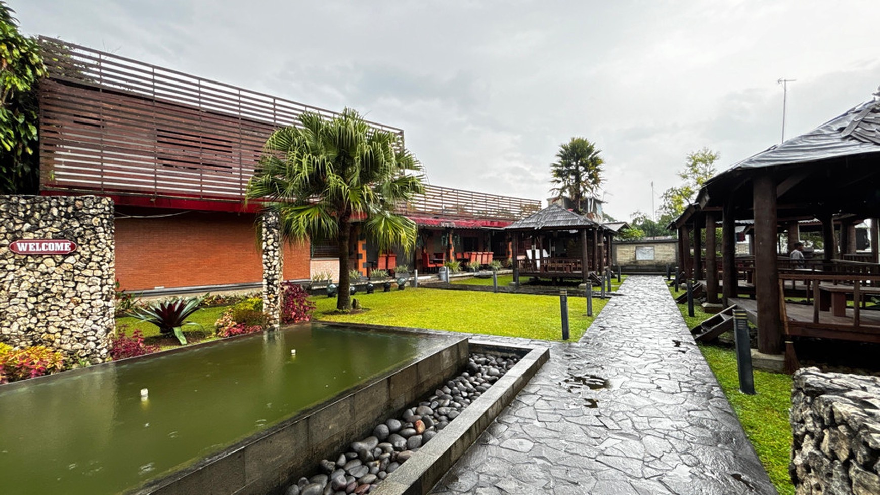 Restoran Cantik Family-Friendly Di Jl. Raya Puncak , 10 Menit ke Taman Safari Cisarua