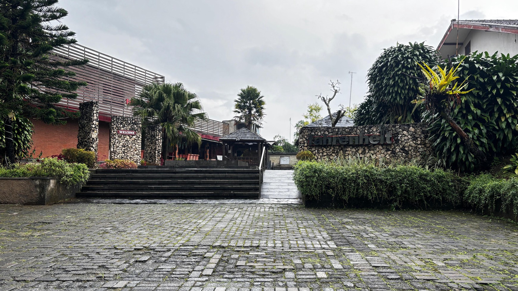 Restoran Cantik Family-Friendly Di Jl. Raya Puncak , 10 Menit ke Taman Safari Cisarua