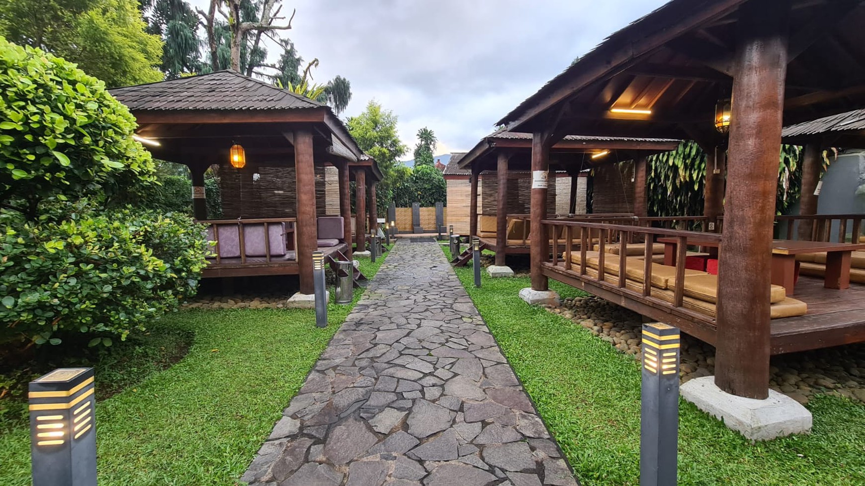 Restoran Cantik Family-Friendly Di Jl. Raya Puncak , 10 Menit ke Taman Safari Cisarua