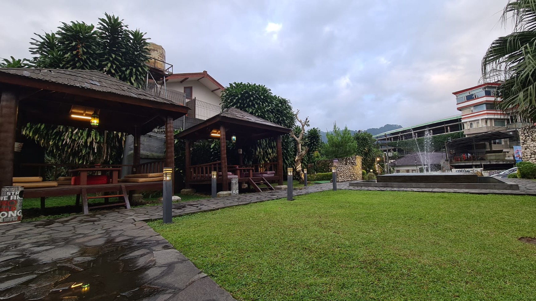 Restoran Cantik Family-Friendly Di Jl. Raya Puncak , 10 Menit ke Taman Safari Cisarua