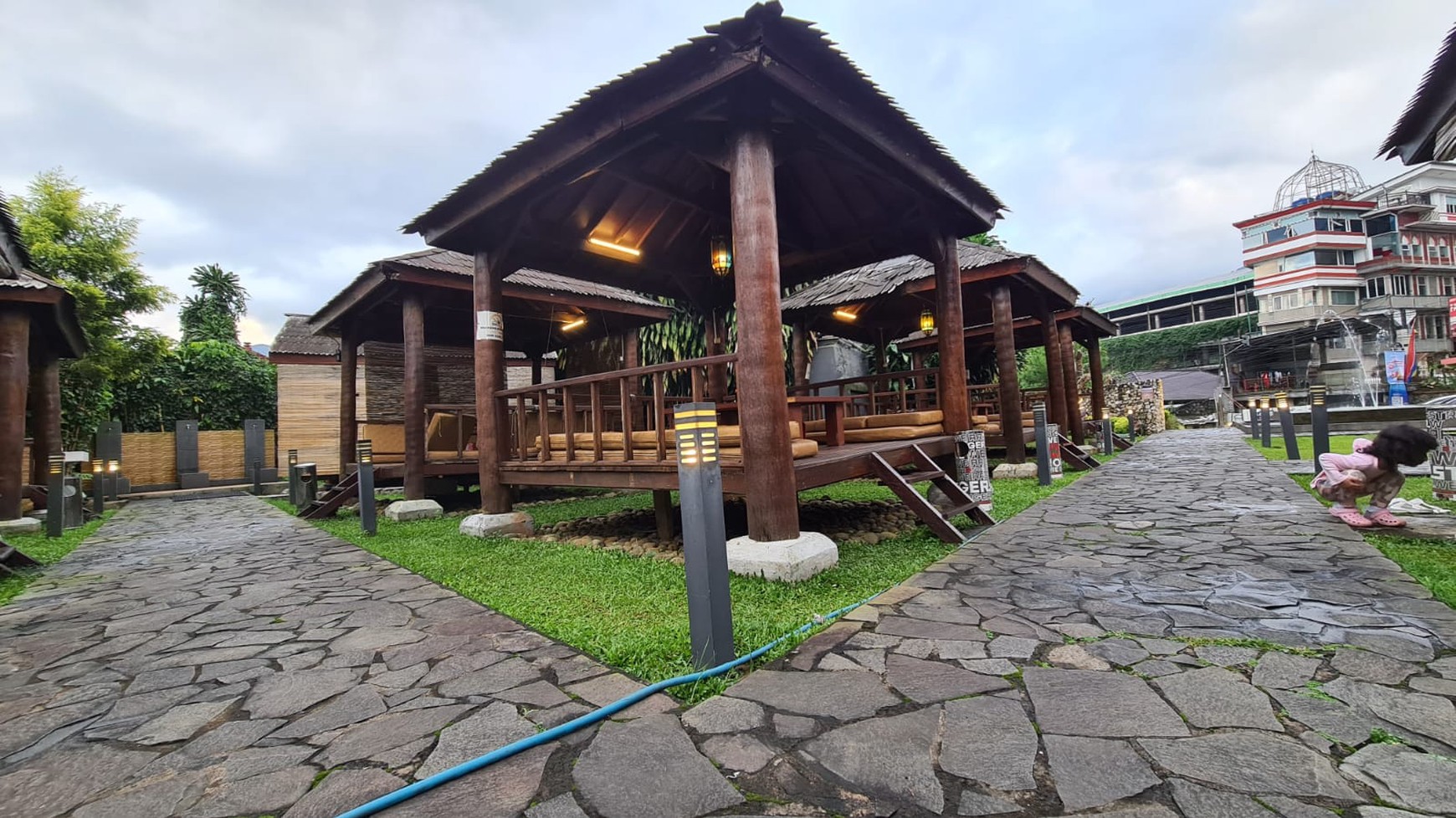 Restoran Cantik Family-Friendly Di Jl. Raya Puncak , 10 Menit ke Taman Safari Cisarua