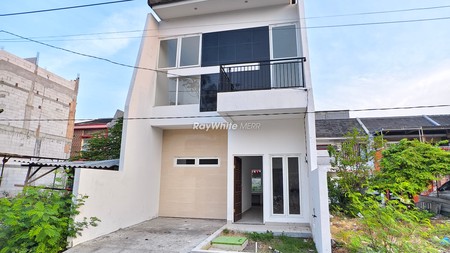 Rumah 3 Kamar Tidur Dekat Taman Suroboyo - Gading Indah