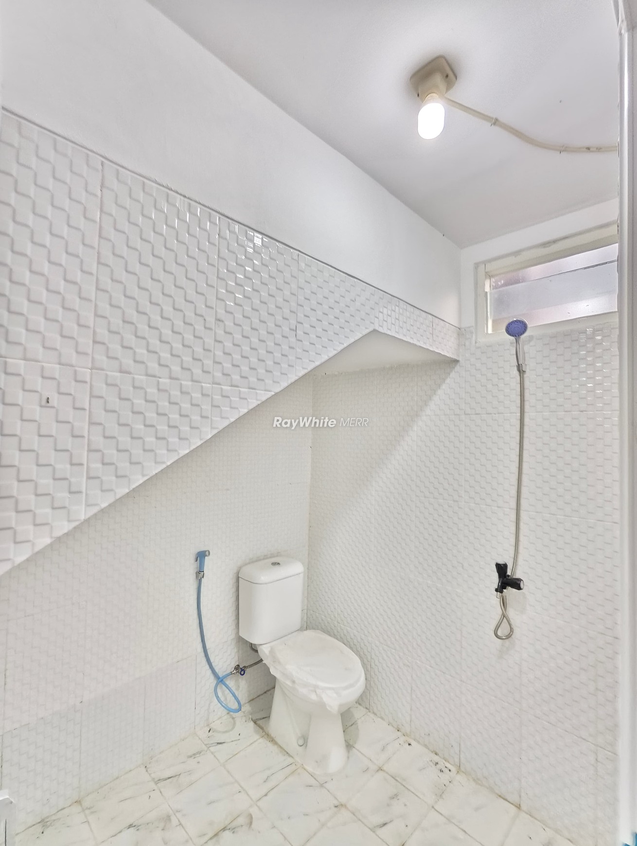 Hunian Modern di Gading Indah Surabaya - 3 Kamar Tidur