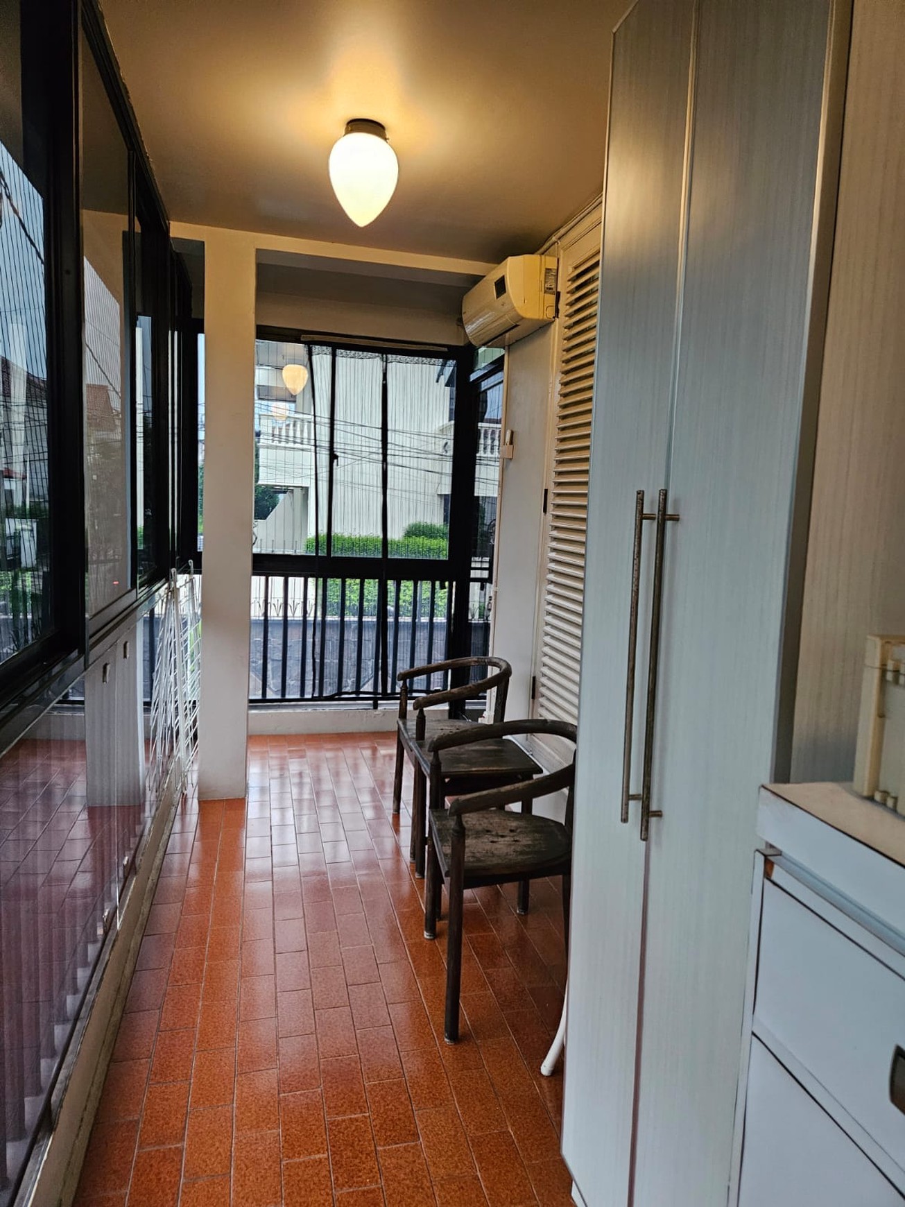DIJUAL RUMAH di HOOK,SANGAT TERAWAT,CANTIK SIAP HUNI,GAYA EURO ASIA DI MEGAPOLITAN CINERE