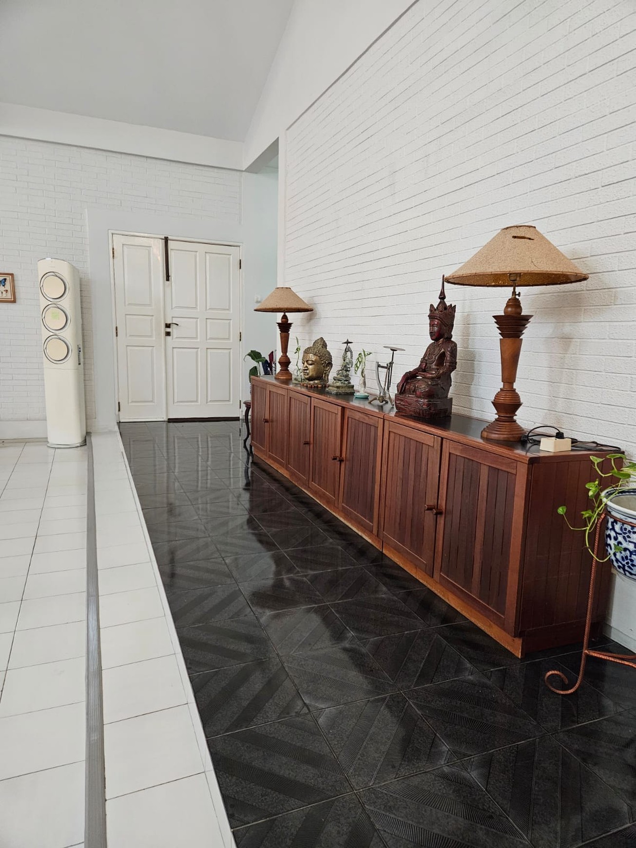 DIJUAL RUMAH di HOOK,SANGAT TERAWAT,CANTIK SIAP HUNI,GAYA EURO ASIA DI MEGAPOLITAN CINERE