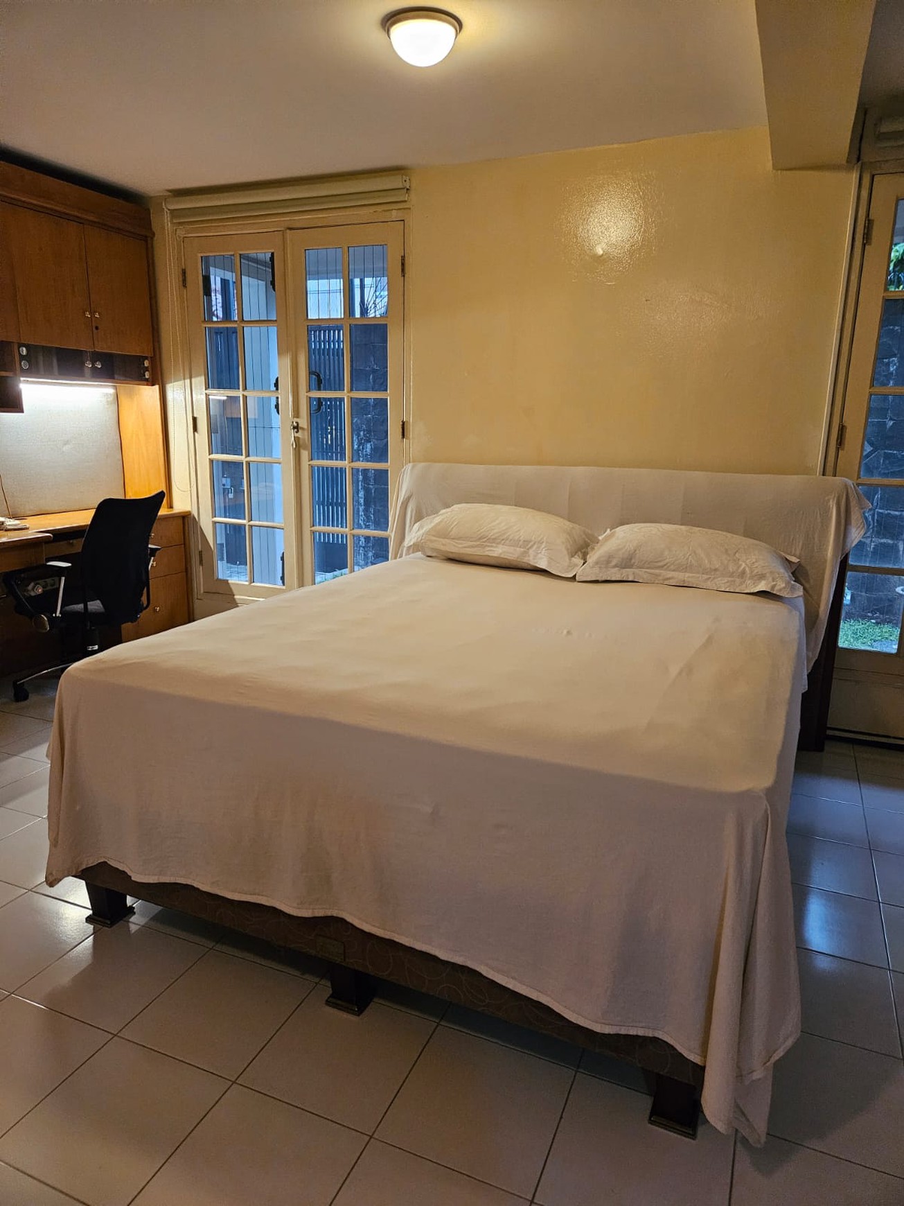 DIJUAL RUMAH di HOOK,SANGAT TERAWAT,CANTIK SIAP HUNI,GAYA EURO ASIA DI MEGAPOLITAN CINERE