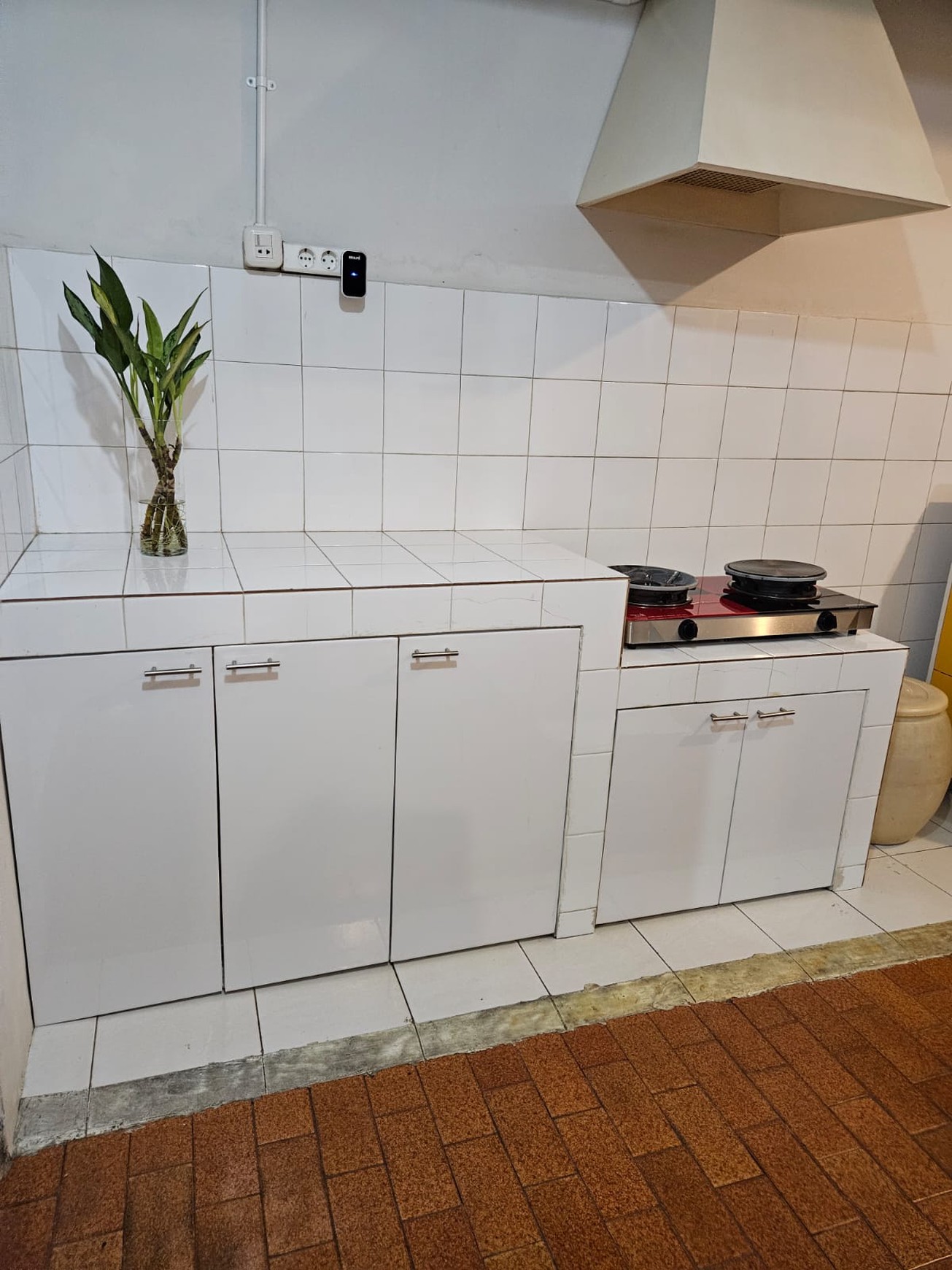 DIJUAL RUMAH di HOOK,SANGAT TERAWAT,CANTIK SIAP HUNI,GAYA EURO ASIA DI MEGAPOLITAN CINERE