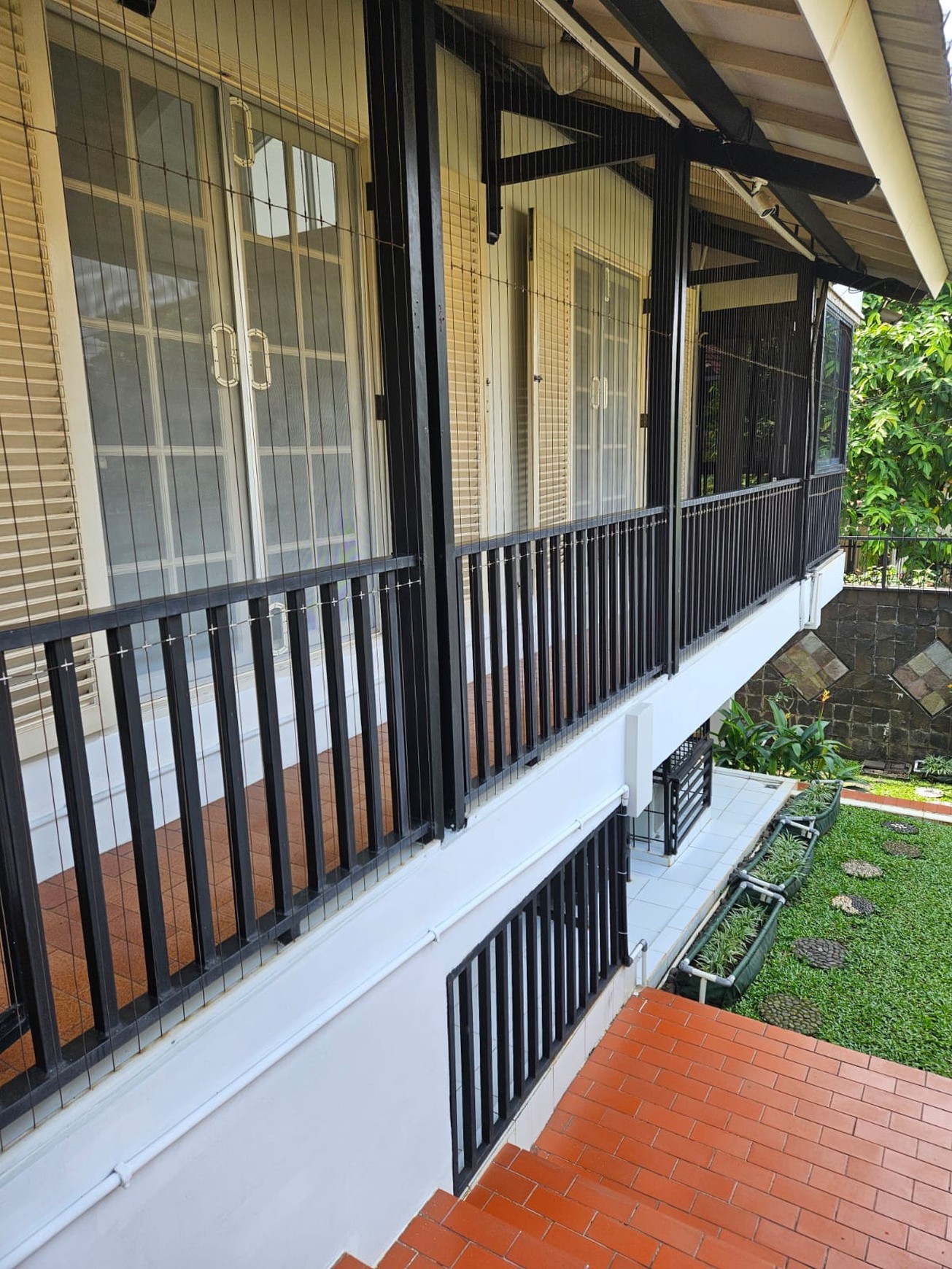 DIJUAL RUMAH di HOOK,SANGAT TERAWAT,CANTIK SIAP HUNI,GAYA EURO ASIA DI MEGAPOLITAN CINERE