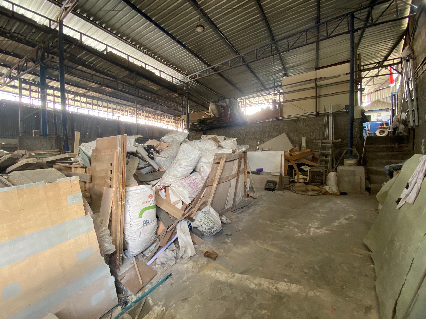 Workshop Multifungsi Luas di Cijantung Cocok untuk Produksi & Bisnis