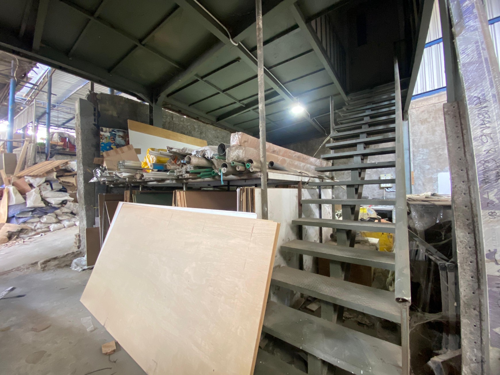 Workshop Multifungsi Luas di Cijantung Cocok untuk Produksi & Bisnis