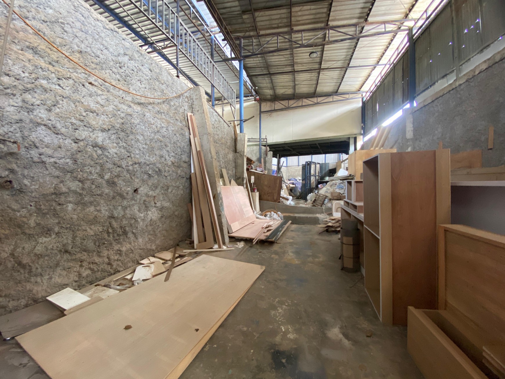 Workshop Multifungsi Luas di Cijantung Cocok untuk Produksi & Bisnis