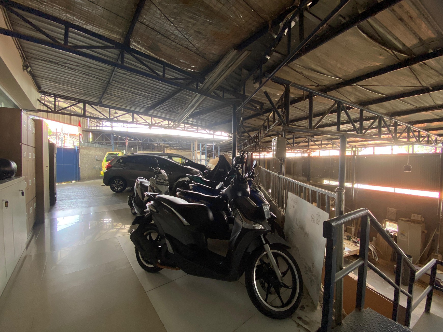 Workshop Multifungsi Luas di Cijantung Cocok untuk Produksi & Bisnis