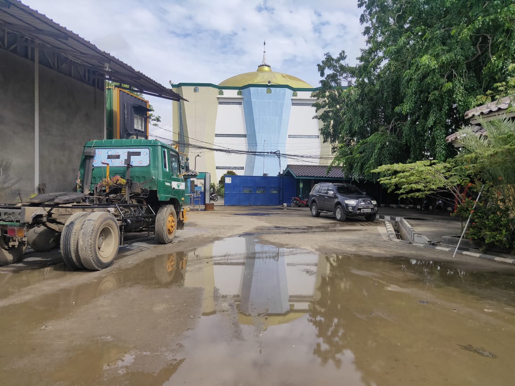 Kavling ada kantor 1 lantai dan Gudang , Harga Nego di Cilincing Marunda