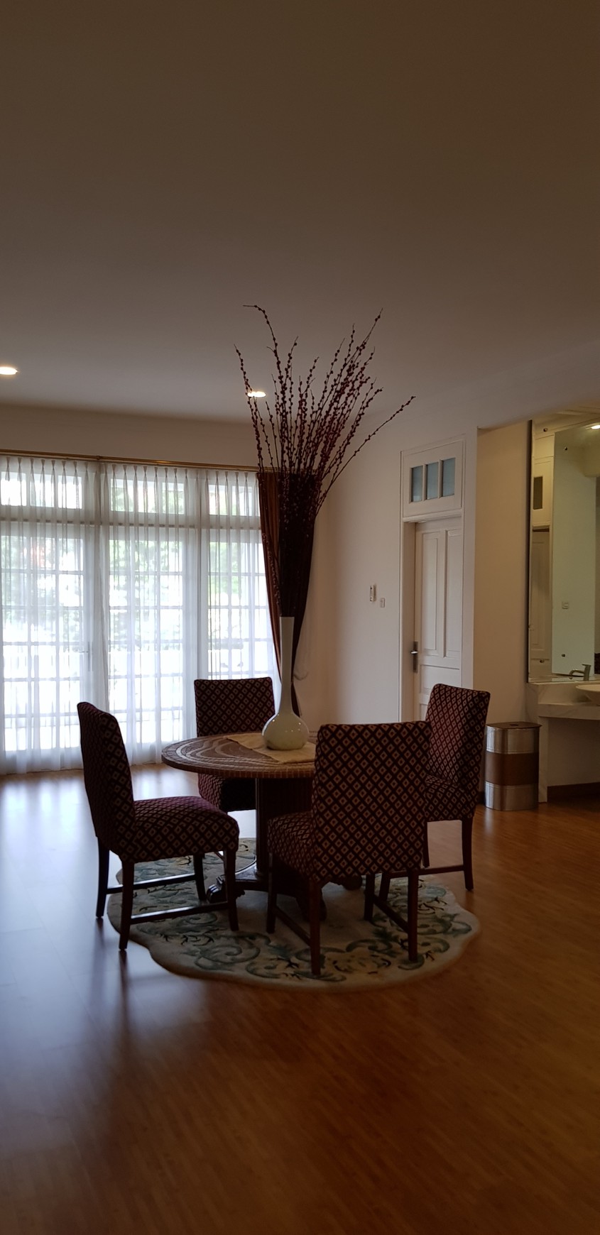 Rumah bagus disewakan di Menteng