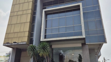 Dijual gedung terawat 4 lantai di daerah perkantoran jalan raya kebayoran lama jakarta selatan