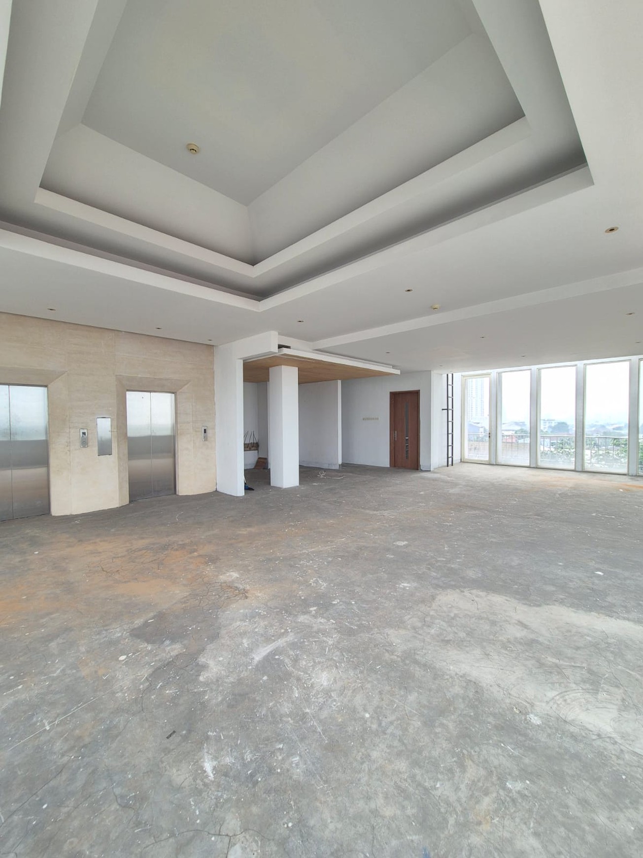 Dijual gedung terawat 4 lantai di daerah perkantoran jalan raya kebayoran lama jakarta selatan
