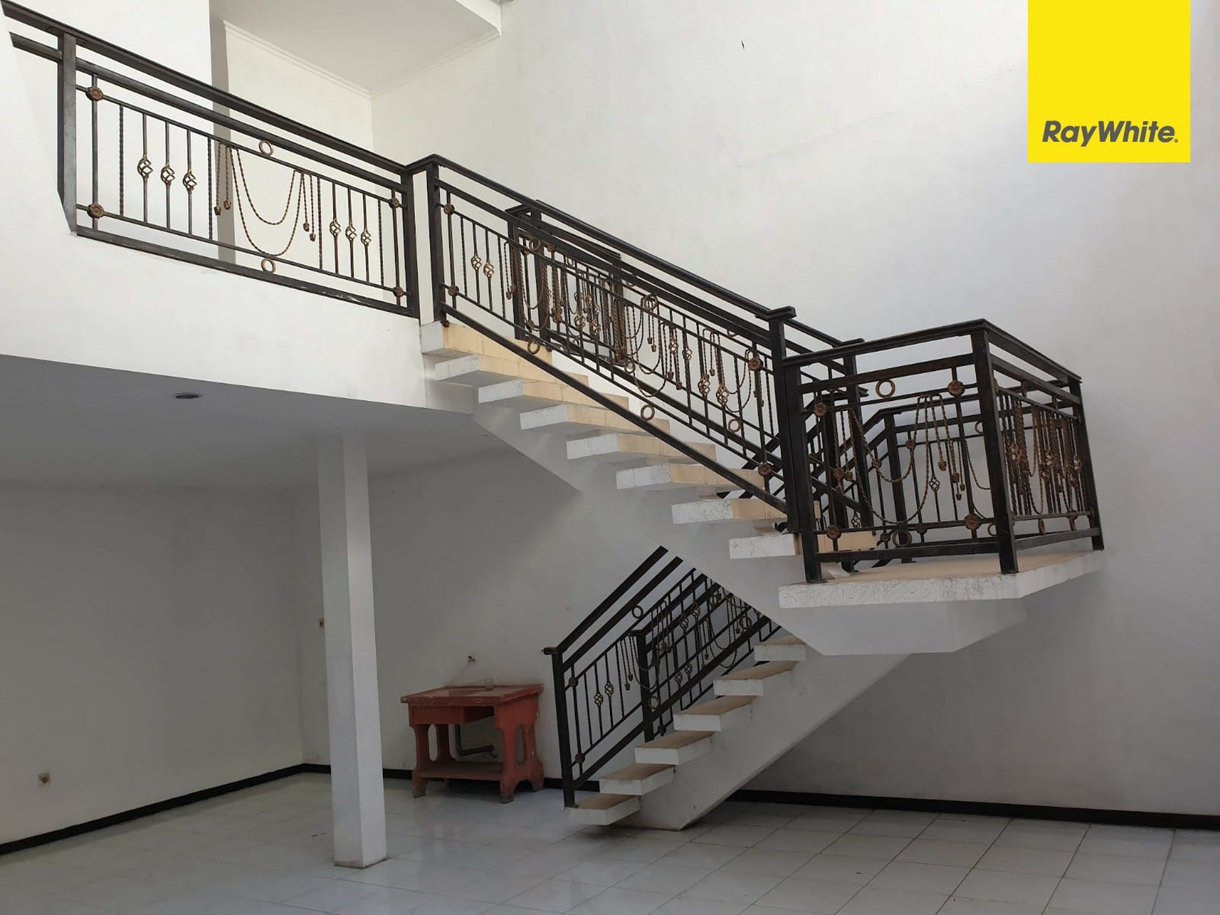 Dijual Rumah SHM di Perum Ketintang Permai Surabaya