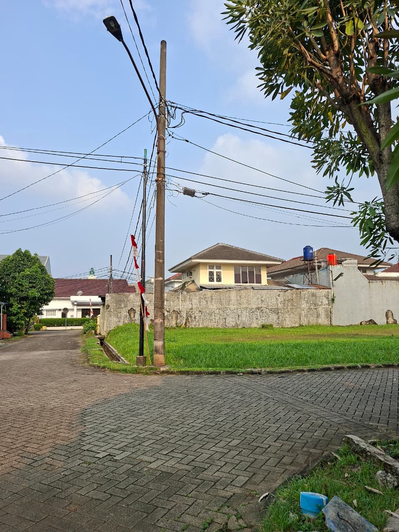 Dijual Rumah Siap Huni di Graha Bintaro dengan Luas 342 m2 dan Bangunan 200 m2 SHM Posisi HOOK