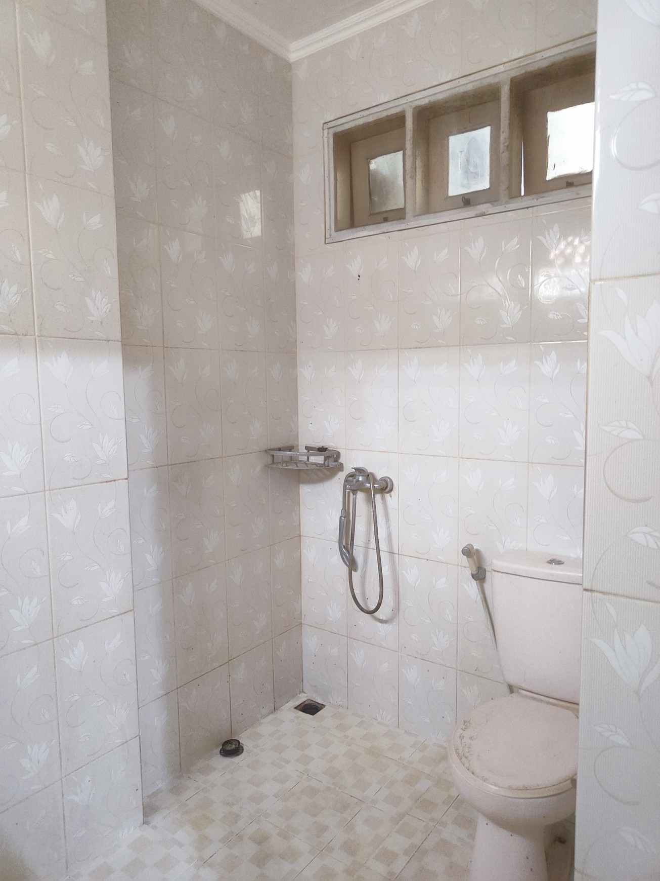 Di Jual Rumah Bersih di Ciputat SHM dengan Luas 185 m2 dan Bangunan 150 m2