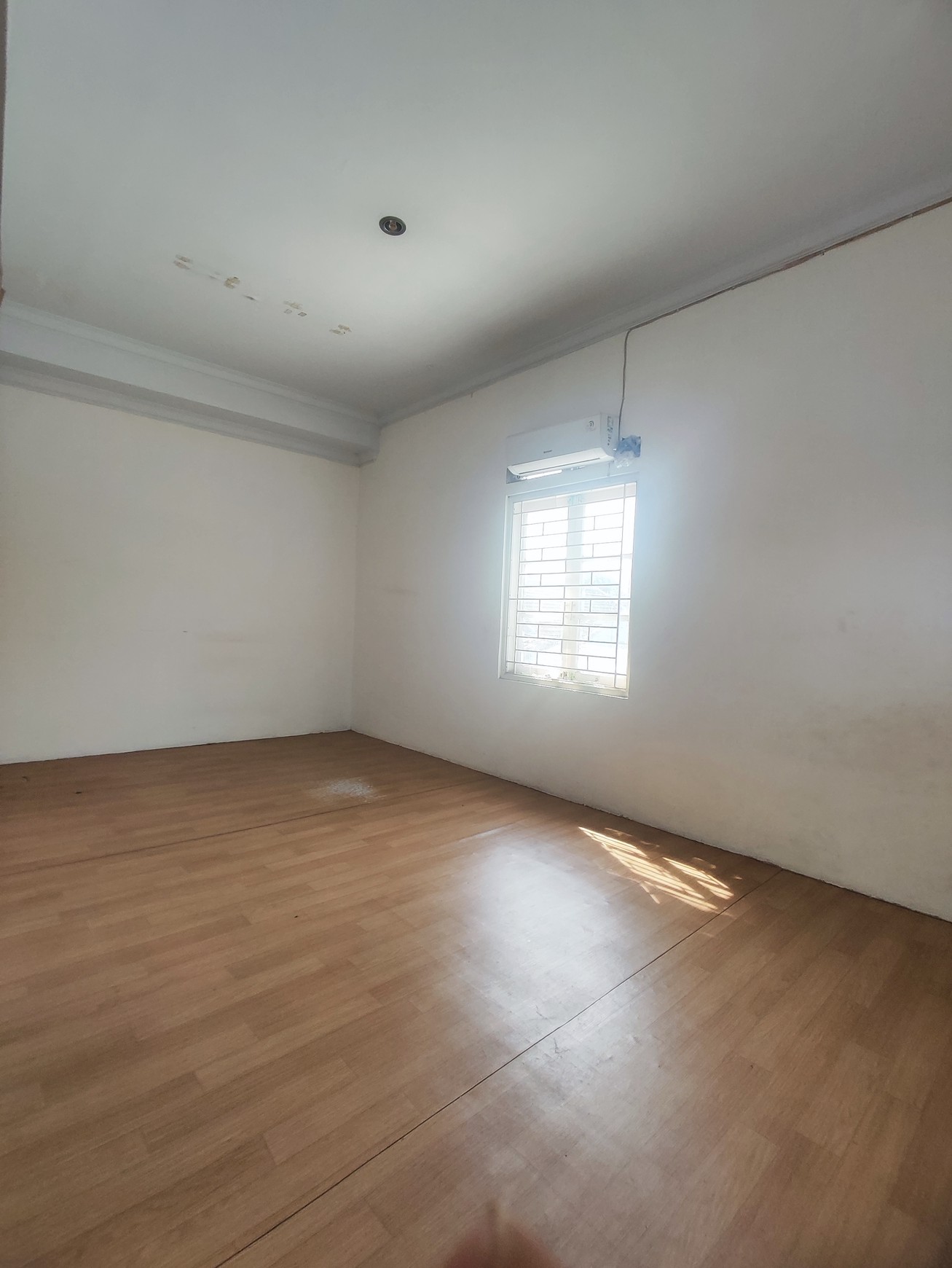 Di Jual Rumah Bersih di Ciputat SHM dengan Luas 185 m2 dan Bangunan 150 m2