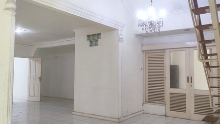 Di Jual Rumah Bersih di Ciputat SHM dengan Luas 185 m2 dan Bangunan 150 m2
