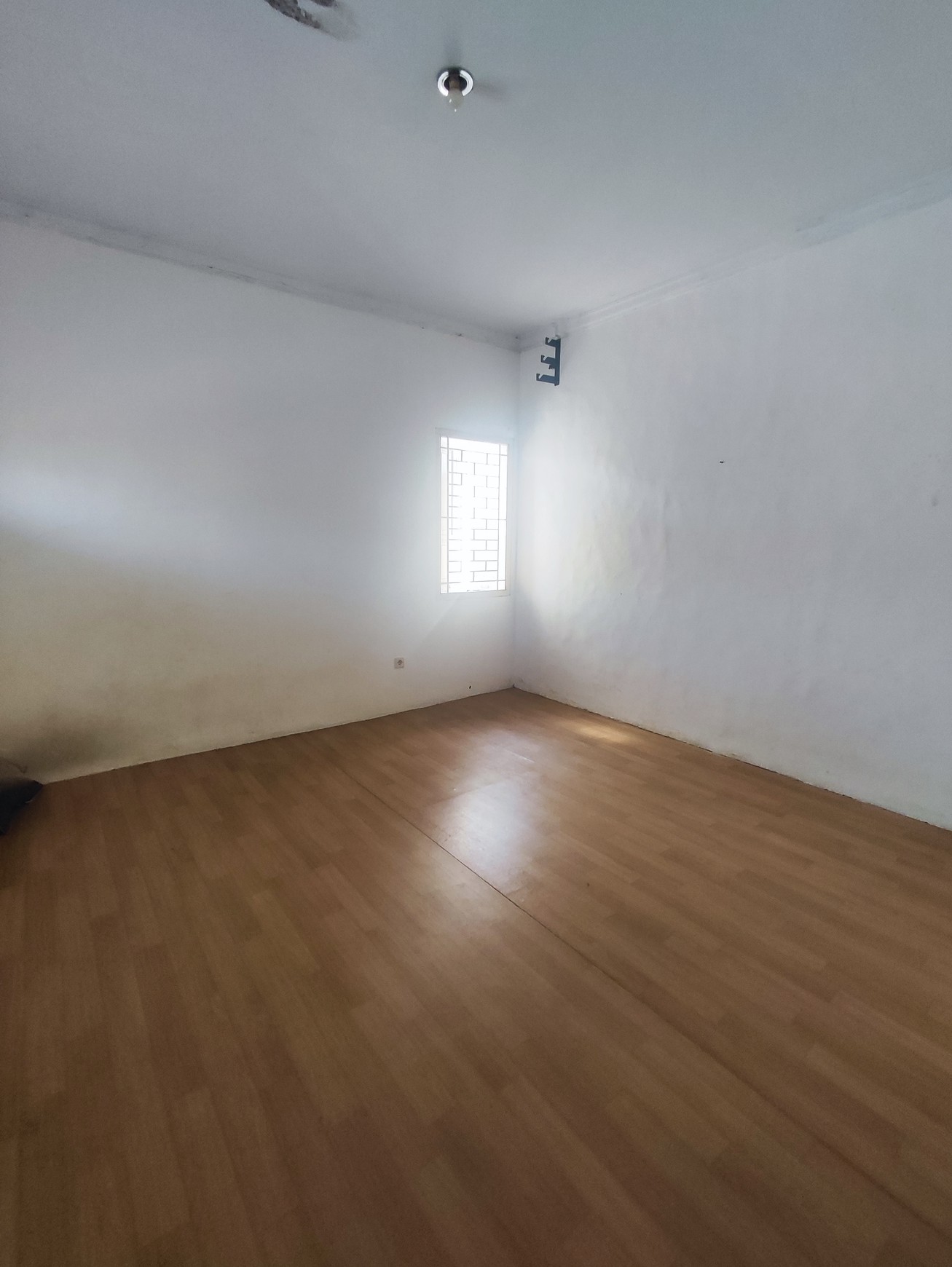 Di Jual Rumah Bersih di Ciputat SHM dengan Luas 185 m2 dan Bangunan 150 m2