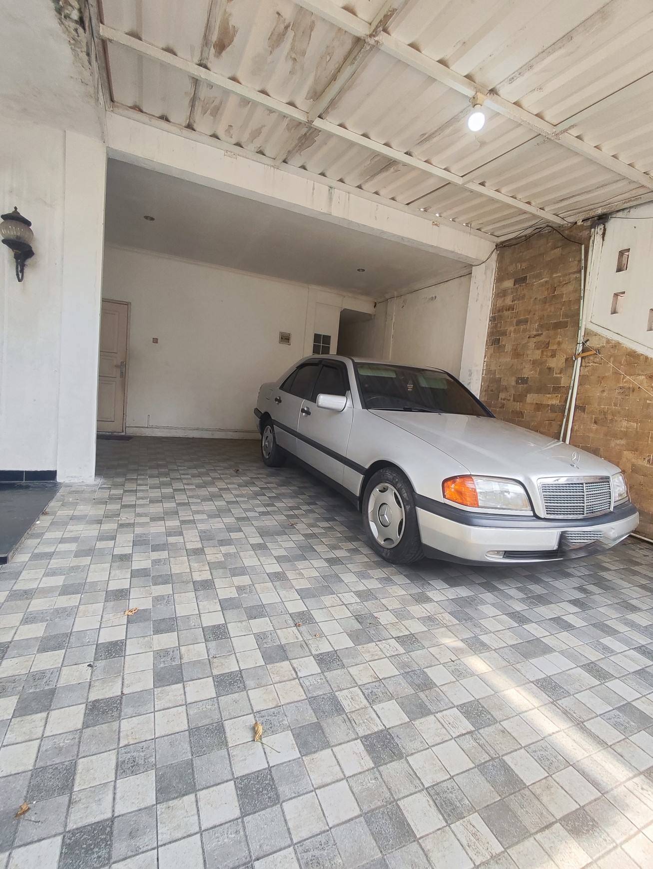 Di Jual Rumah Bersih di Ciputat SHM dengan Luas 185 m2 dan Bangunan 150 m2