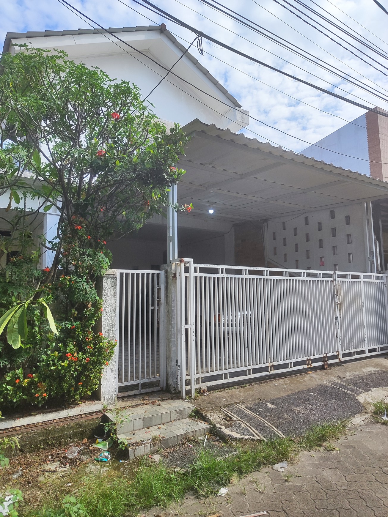 Di Jual Rumah Bersih di Ciputat SHM dengan Luas 185 m2 dan Bangunan 150 m2