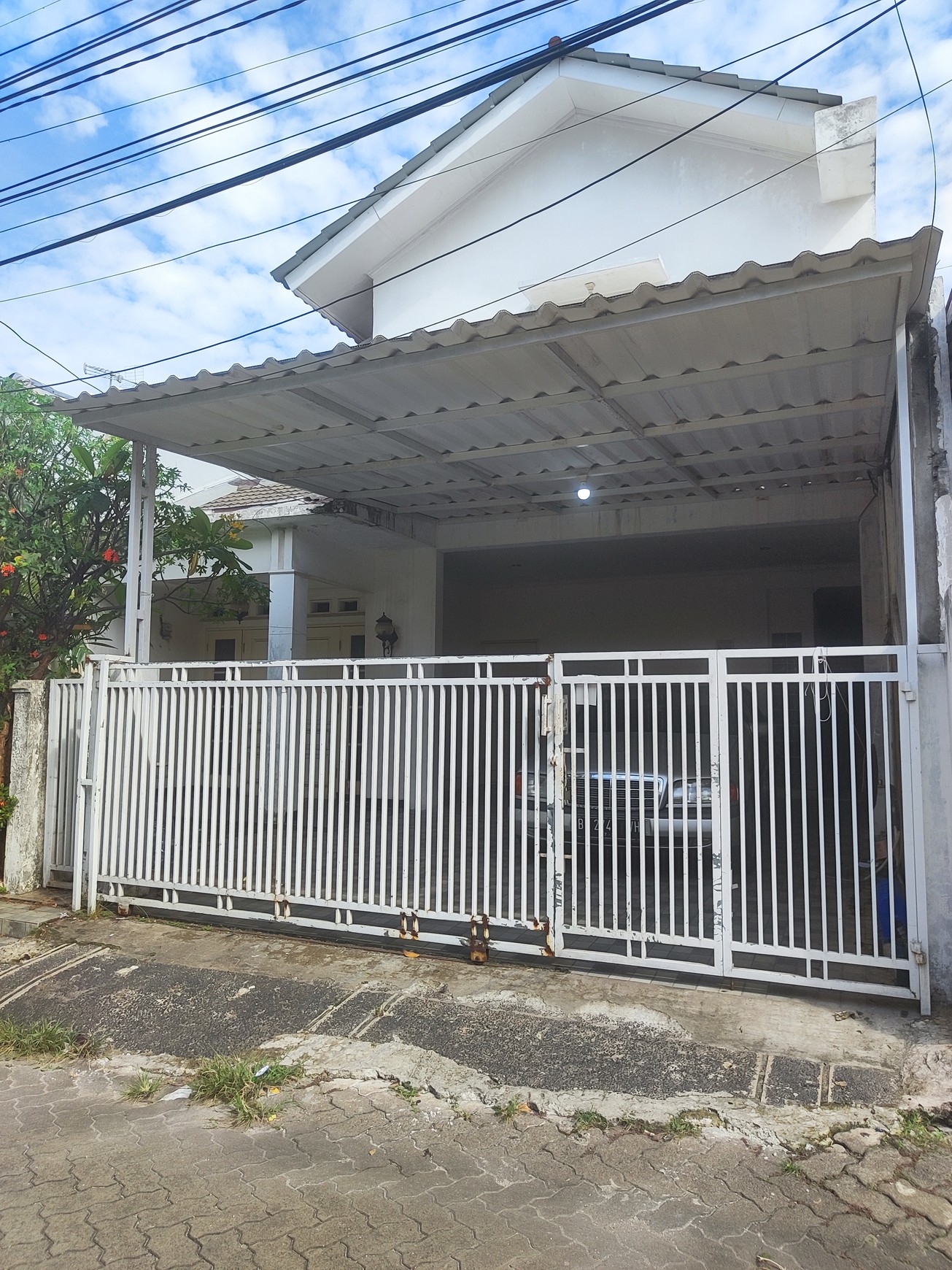 Di Jual Rumah Bersih di Ciputat SHM dengan Luas 185 m2 dan Bangunan 150 m2