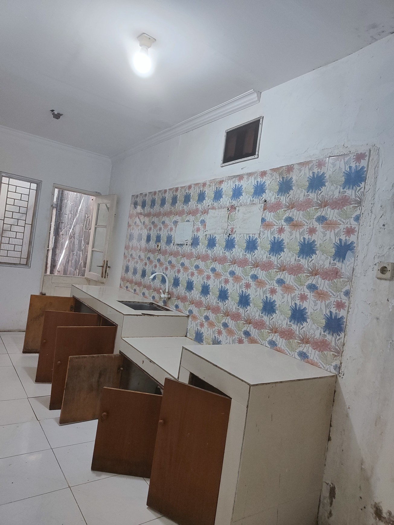 Di Jual Rumah Bersih di Ciputat SHM dengan Luas 185 m2 dan Bangunan 150 m2