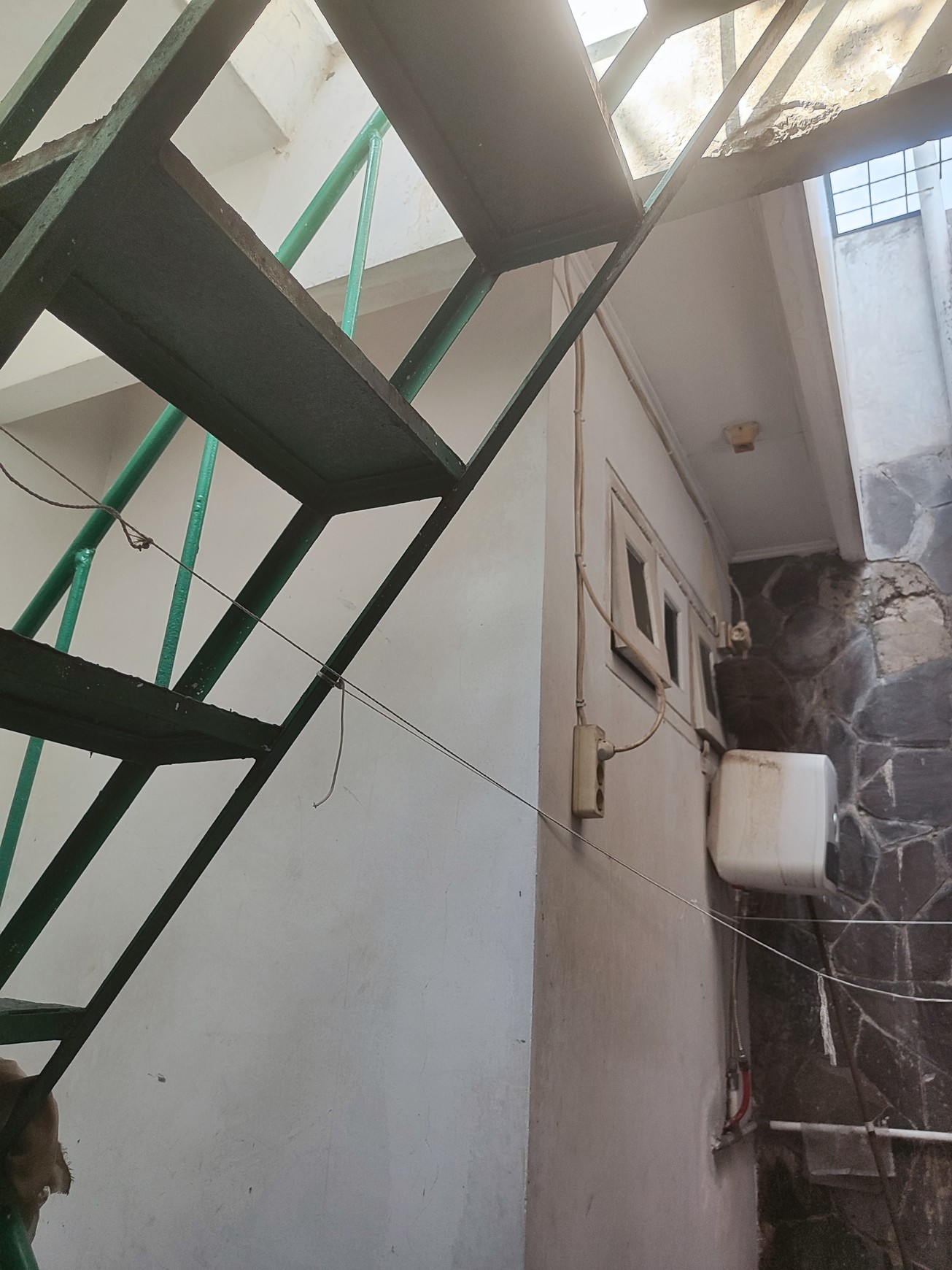 Di Jual Rumah Bersih di Ciputat SHM dengan Luas 185 m2 dan Bangunan 150 m2