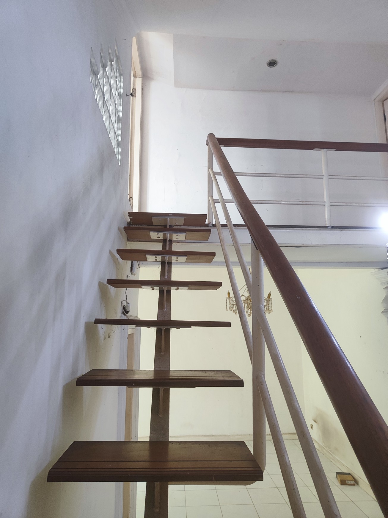 Di Jual Rumah Bersih di Ciputat SHM dengan Luas 185 m2 dan Bangunan 150 m2