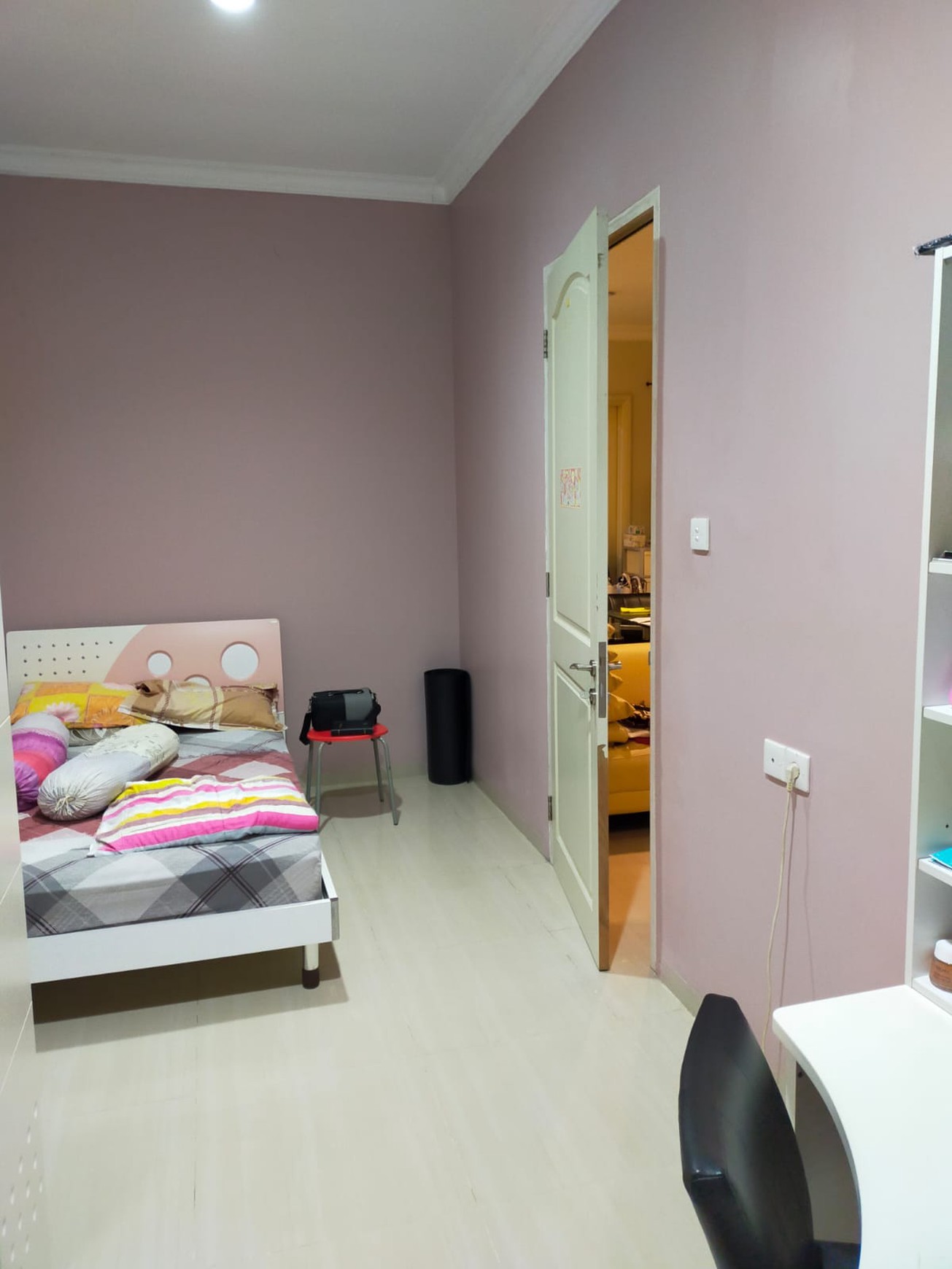 MURAH LUAS Dijual Rumah Wisata Bukit Mas 2 Palais De Luxemburg SEMI Furnished Modern 5 Kamar Tidur Dekat Citraland, Pakuwon Mall, Royal Residence