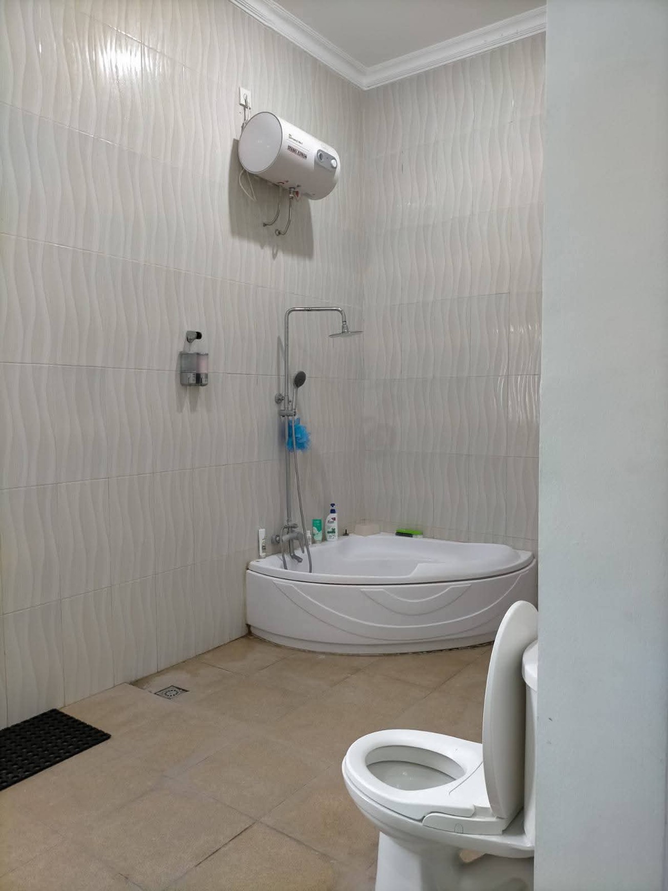 Dijual Rumah Surabaya Pusat Kota Jalan Petemon - Full Furnished Plus Ada Kolam Renang - Garasi Carport Masuk 4 Mobil Dekat Jalan Tidar, Bubutan, Kedung Doro , Arjuno