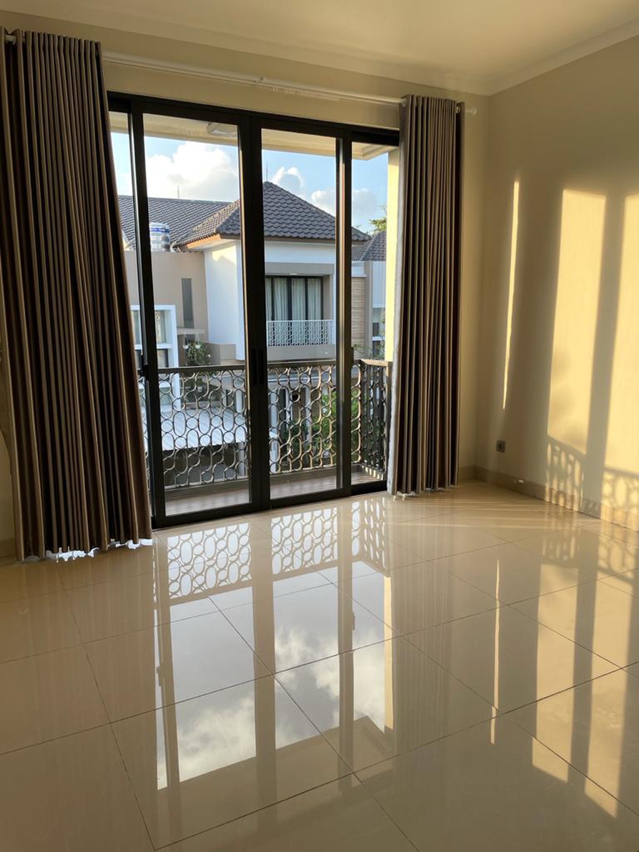 Rumah Mewah Asri dan Nyaman di Kebayoran Bintaro / Luxury and Comfort House in Kebayoran Bintaro FOR SALE / FOR RENT