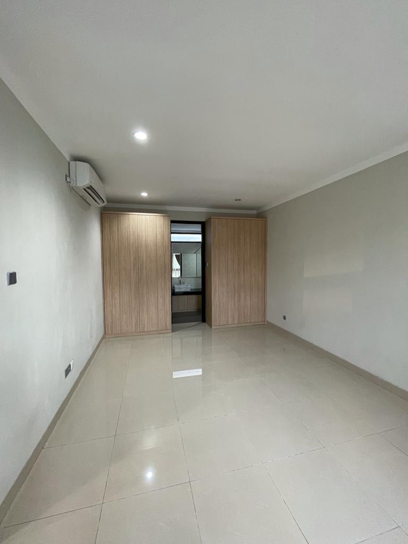 Rumah Mewah Asri dan Nyaman di Kebayoran Bintaro / Luxury and Comfort House in Kebayoran Bintaro FOR SALE / FOR RENT