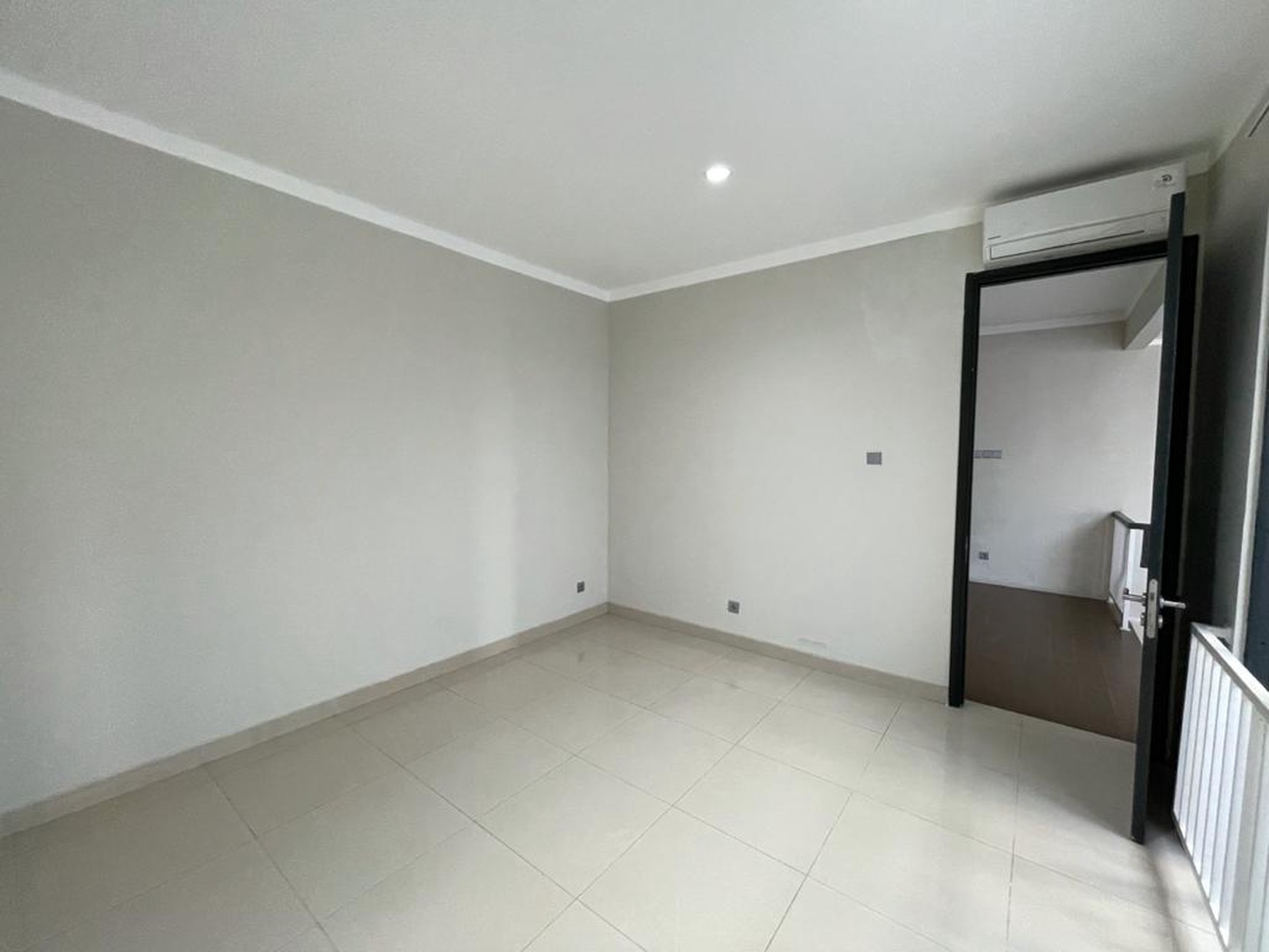 Rumah Mewah Asri dan Nyaman di Kebayoran Bintaro / Luxury and Comfort House in Kebayoran Bintaro FOR SALE / FOR RENT