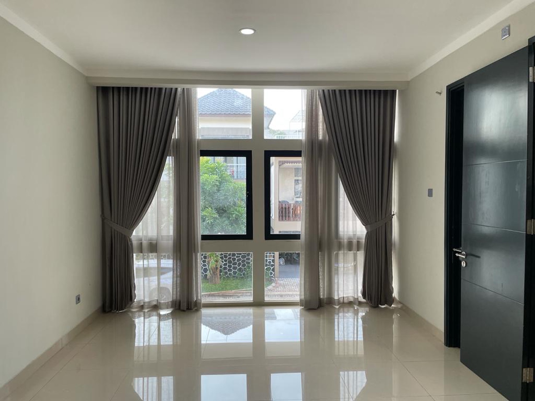 Rumah Mewah Asri dan Nyaman di Kebayoran Bintaro / Luxury and Comfort House in Kebayoran Bintaro FOR SALE / FOR RENT