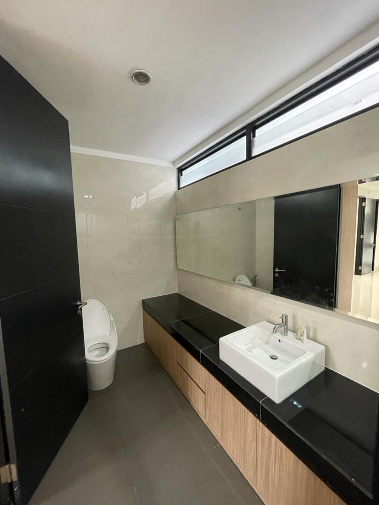Rumah Mewah Asri dan Nyaman di Kebayoran Bintaro / Luxury and Comfort House in Kebayoran Bintaro FOR SALE / FOR RENT
