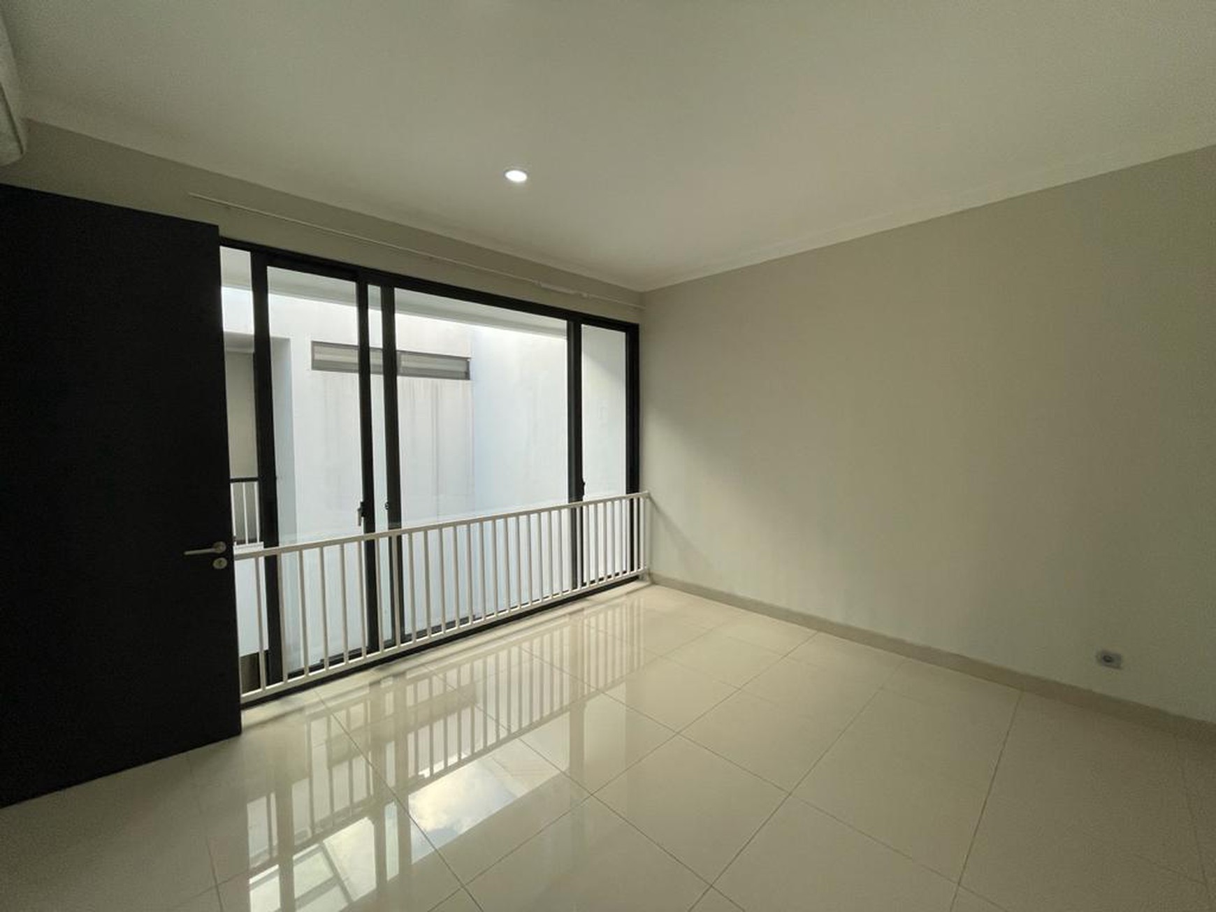 Rumah Mewah Asri dan Nyaman di Kebayoran Bintaro / Luxury and Comfort House in Kebayoran Bintaro FOR SALE / FOR RENT