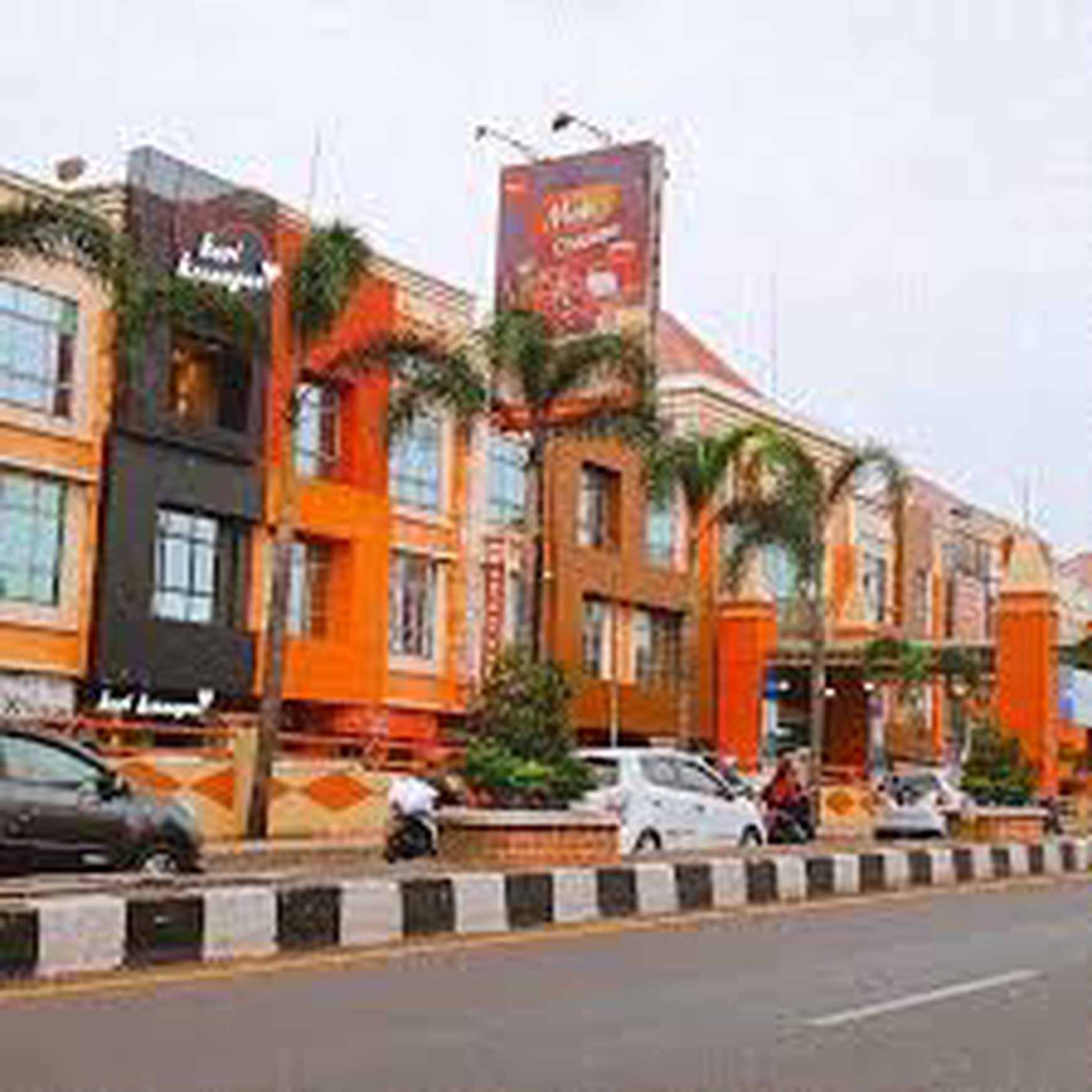 RUKO MALL CIKAMPEK POSISI DEPAN BERSEBELAHAN DENGAN KFC, KOPI KENANGAN & DEKAT PINTU MASUK MALL