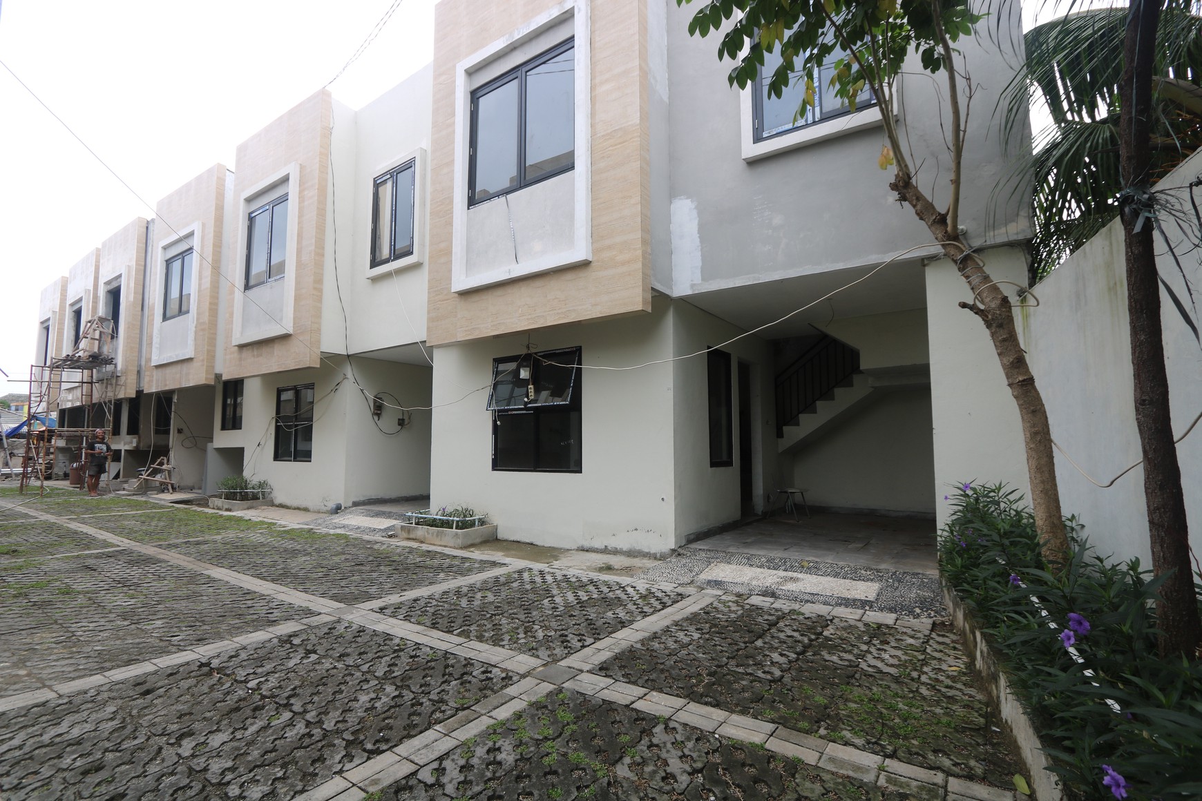 Townhouse baru 2 Lantai modern, siap huni di Kalideres Harga terbaik Rp 888 JUTA 