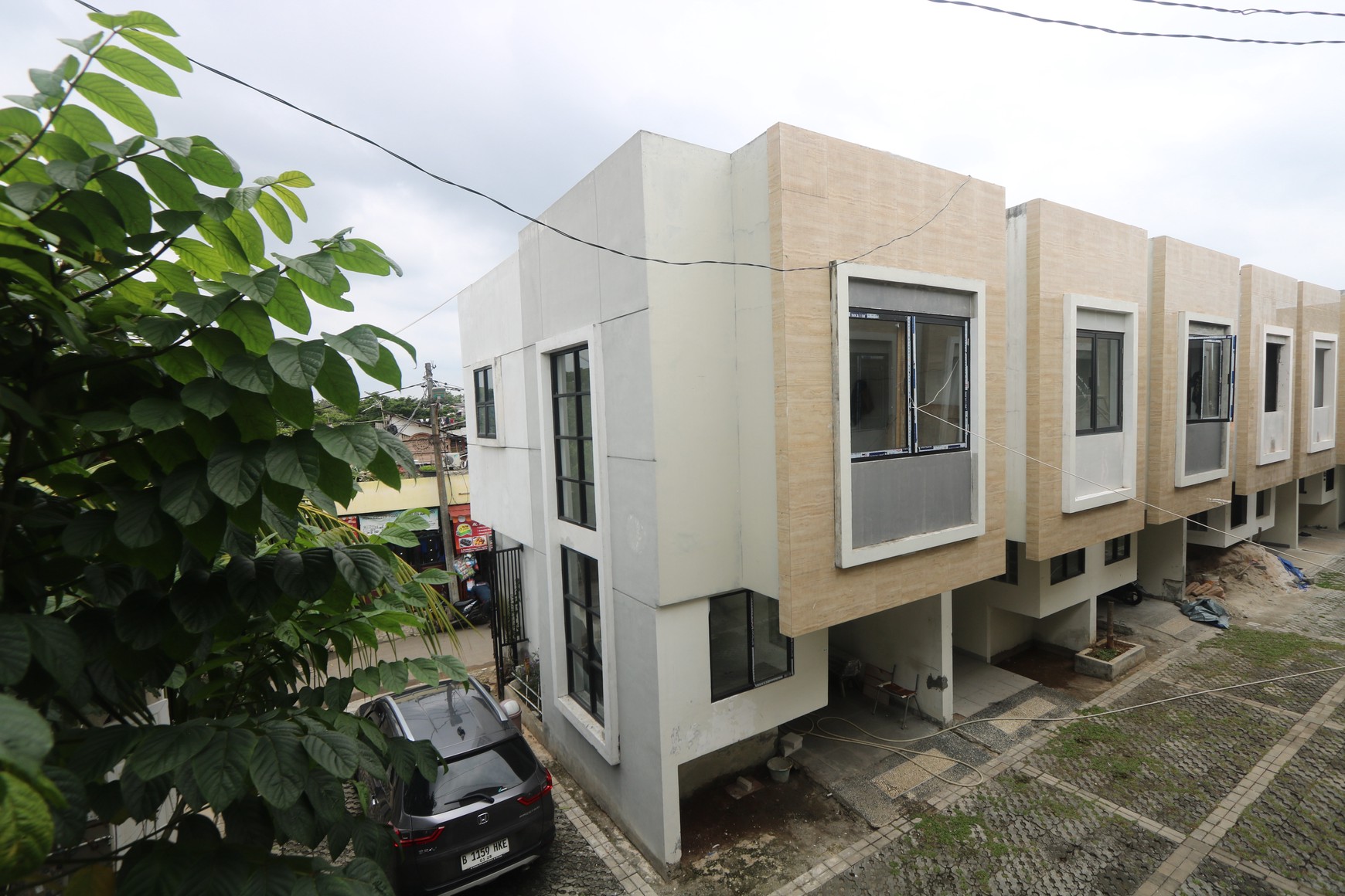 DIJUAL RUMAH BARU TOWNHOUSE 2 LANTAI, SIAP HUNI, KALIDERES, HARGA PROMO Rp 899 JUTA / A Brand New Townhouse in Kalideres FOR SALE (R6)