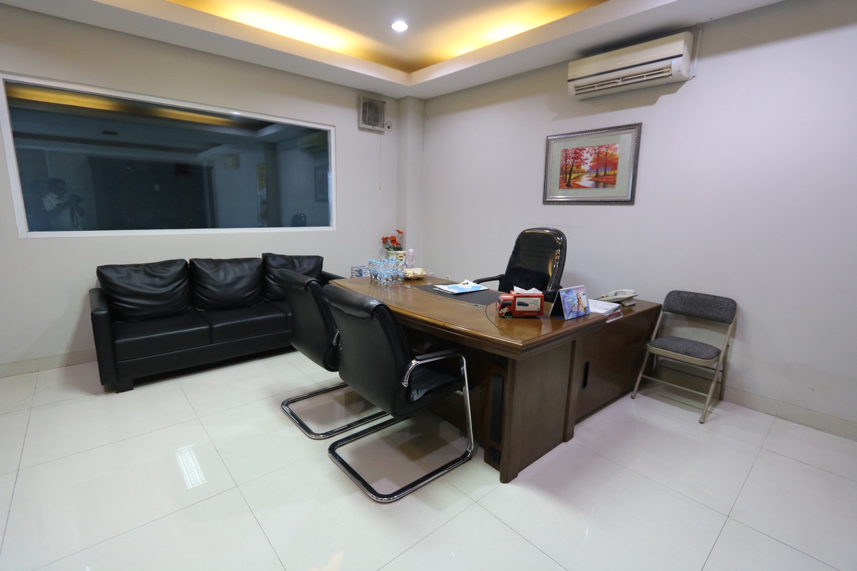Gedung Bekas Showroom di Pancoran Mas, Depok, Jawa Barat Cocok untuk Dealer, Showroom, Bengkel, Kantor