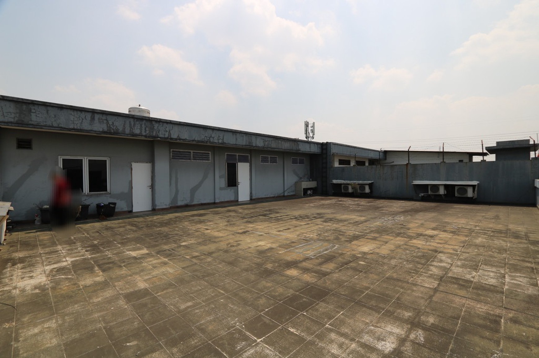 Gedung Bekas Showroom di Pancoran Mas, Depok, Jawa Barat Cocok untuk Dealer, Showroom, Bengkel, Kantor